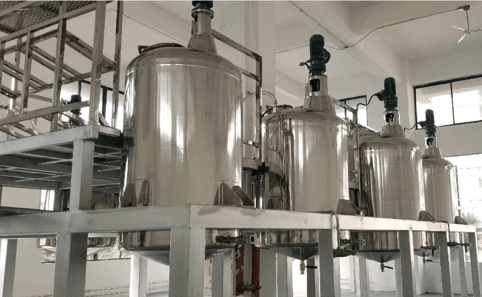 （圖：洗衣液生產(chǎn)車(chē)間）